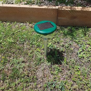 Snake repellent in garden